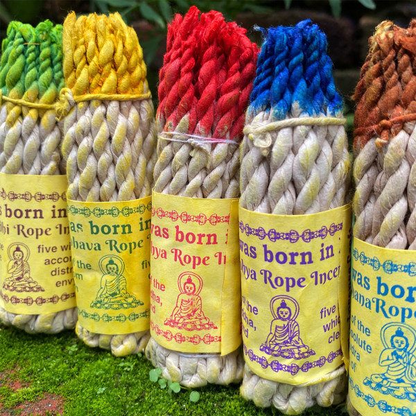 Nepal håndlaget urterep 25 bunt hvit salvie Buddha røkelse streng for hjem soverom tempel meditasjon urter Army Green