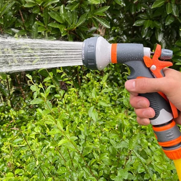 Garden Hose Nozzle - 8 Different Water Sprays