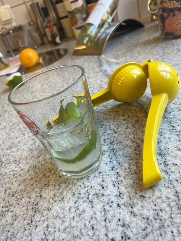 Premium manuell citronpress, gul - BPA-fri, diskmaskinssäker, för citron och lime