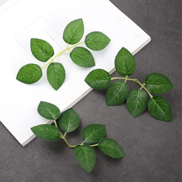 IC 10/30/50 stk Rosenblad Kunstig grøntområde Fake Rose Flower Le 50ST