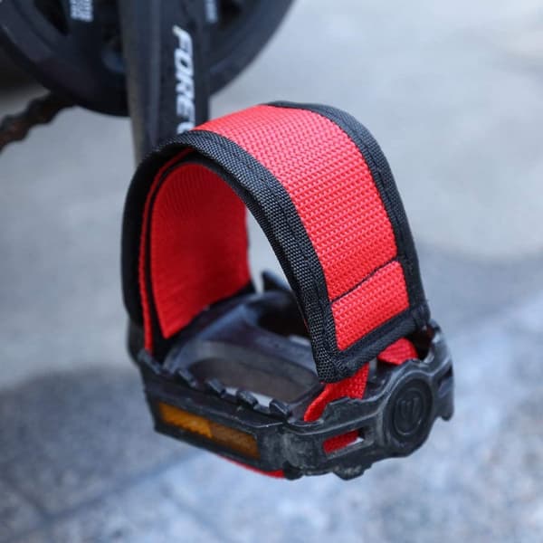 Nylon cykelpedalstropper, 1 par rød, justerbare tåclips til racer- og universalpedalmontering