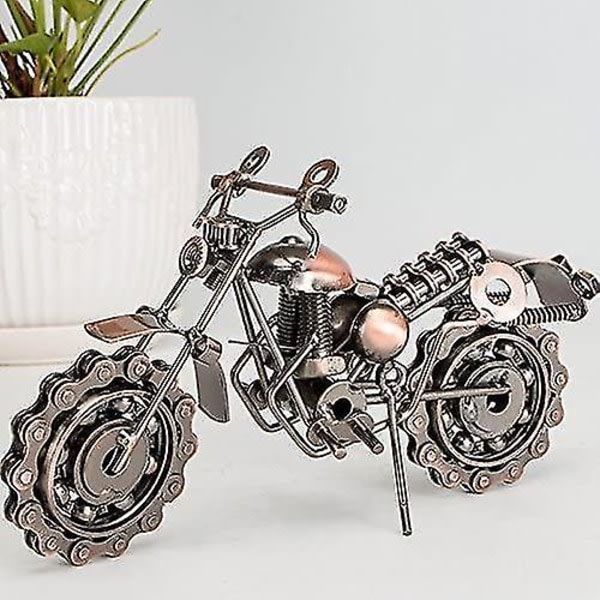 Vintage handgjord järnmotorcykelmodell med kedjehjul som samlarkonstskulptur för motorcykel