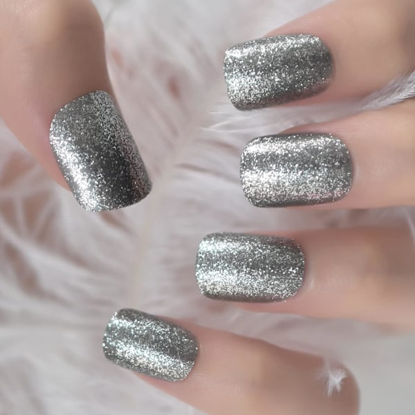 Korta naglar tryck på silver glitter falska naglar skimmer full cover artificiella falska naglar kvinnor smink manikyr konst