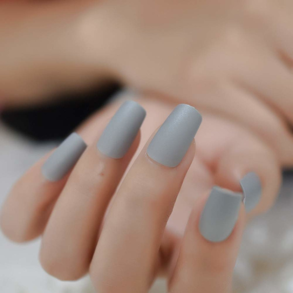 Ljusgrå akrylnaglar Full Matte Effect Nagelspetsar Fyrkantiga Medium Lady Nails med självhäftande flikar 24 st kit