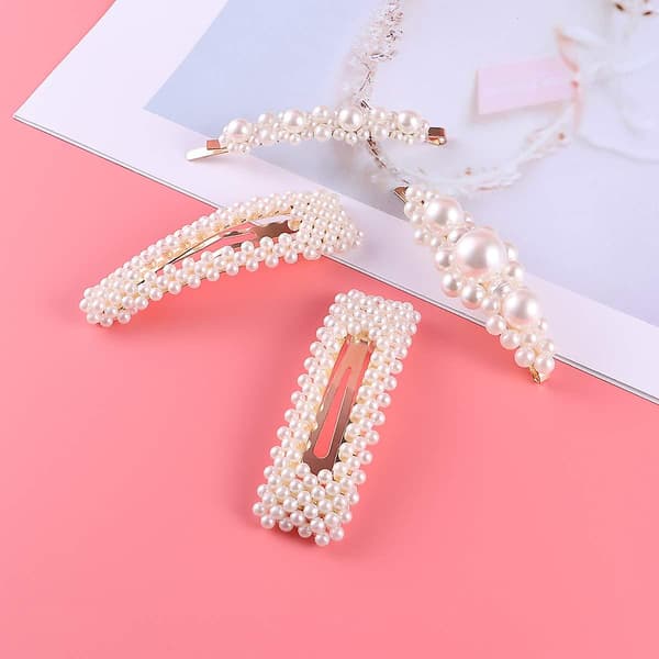 Elegante hvide perler, dekorative hårklemmer, brudekjoler til kvinder, piger