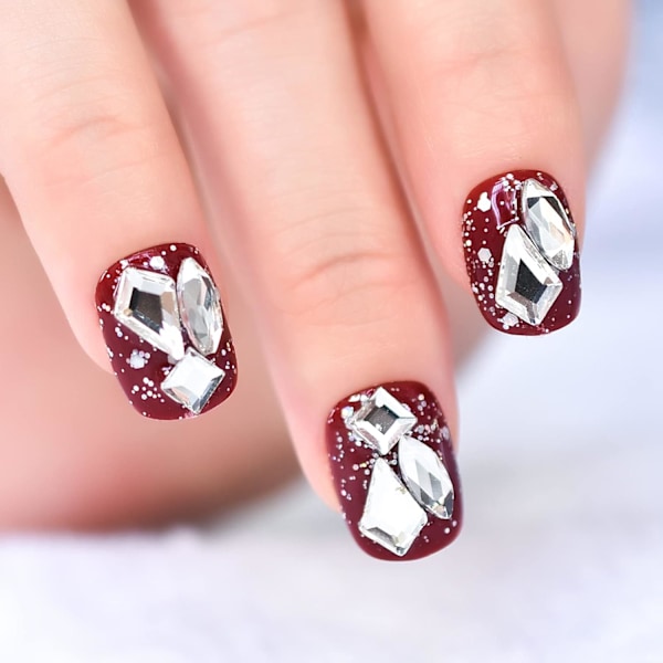 Full Coverage Nails Art Square Short Vermilion Burgundy 3d med Diamanter Predesignet Press on Nails Salon stil for enhver anledning Daglig
