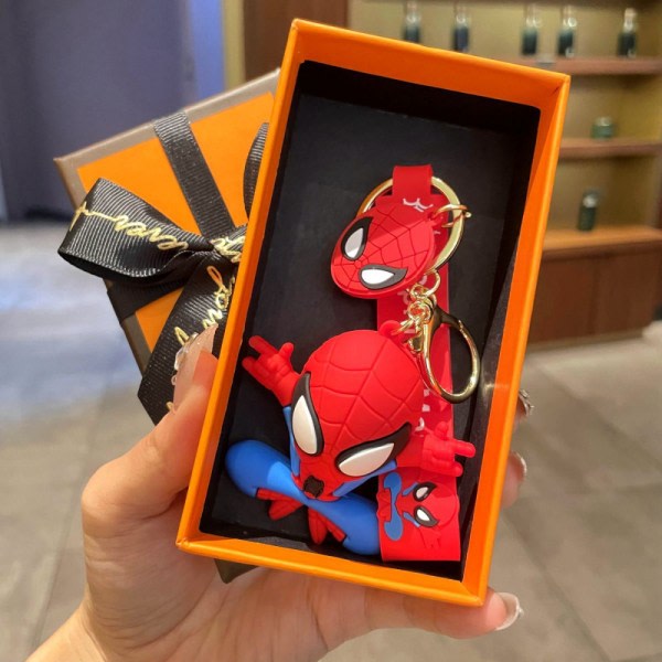 Super Spider Söt nyckelringar present pojke, tecknad nyckelring tillbehör Nyckelring plånbok ryggsäck Bil Charm（Röd） Red