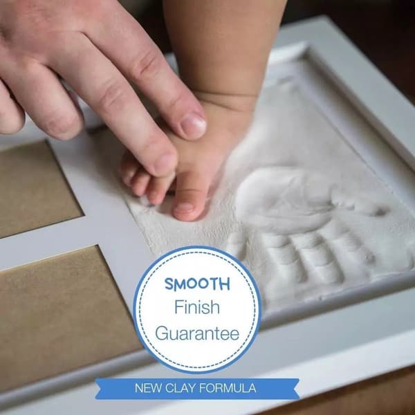 Babyfotoram i presentförpackning – gipsavgjutning lertryck för fot/hand, babyshowerpresent