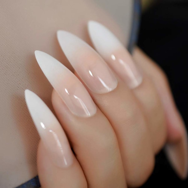 Gradeint Naturlig Nude Rosa Stiletto Falske Negler Ombre Fransk Ekstra Lang Spiss Salon Trykk På Slit UV Neglekunst Tips