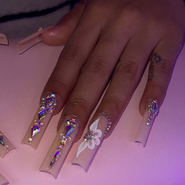Lange firkantede trykk på negler Daisy falske negler Nude negler tips Full Cover Crystal Gem Design Falske negler for kvinner og jenter 24 stk