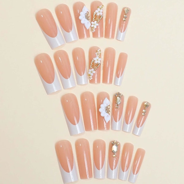 Långa fyrkantiga tryck på naglar 3D Daisy Butterfly Fake Nails Nude Nails Tips Full Cover French False Nails för kvinnor och flickor 24 st