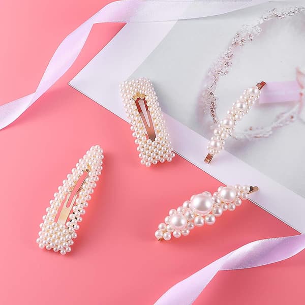 Elegante hvide perler, dekorative hårklemmer, brudekjoler til kvinder, piger
