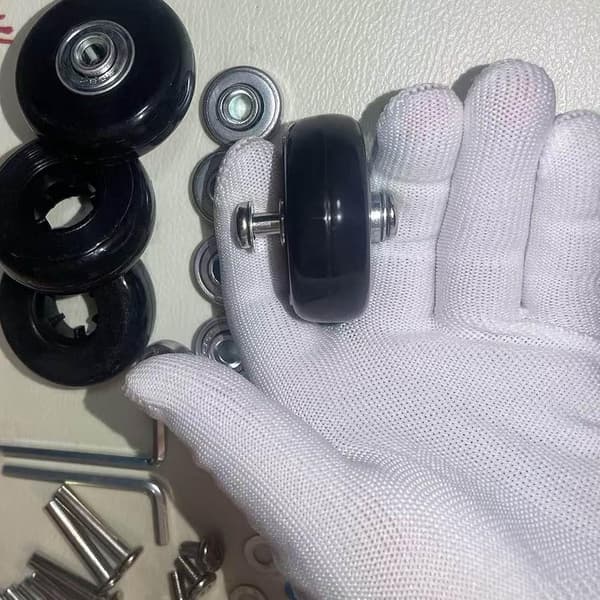 4 erstatningsbagagehjul - 50*18 mm, med skruer - Reparationsdele til kuffert - Sort
