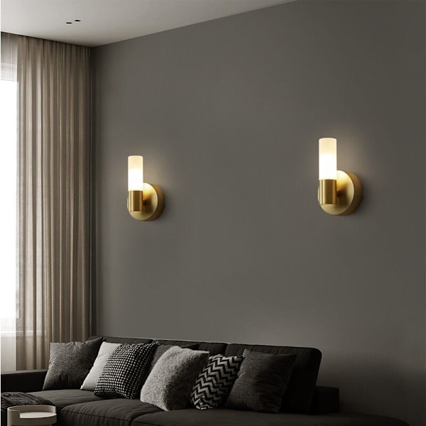 Modern Linjär LED Vägglampa för Badrum - Guld och Vit Frostat Glas - Mässingsvägglampa - Mid Century Vägglampa för Sovrum