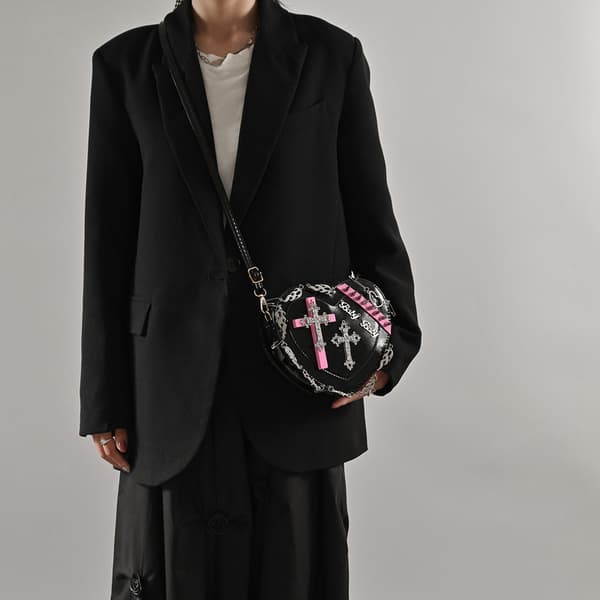 Svart hjerteformet nagle punk stil skulderveske