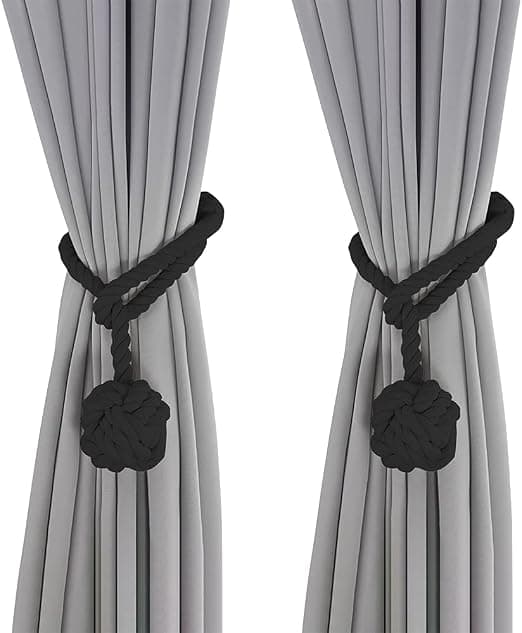 Svarta gardinomtag, 2 stycken gardinomtag, handstickade C