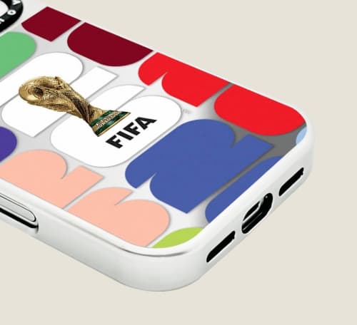 Maailmancup-aiheinen pehmeä kotelo iPhone 16 Pro Maxille (hopeiset reunat)