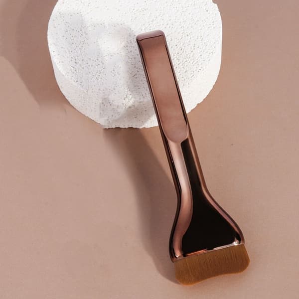 7-delt sæt med dobbeltendede brune makeupbørster