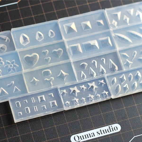 15 st minia facetterade ädelstenshjärta molds Nail Art Carving Form Lämplig för DIY Nail Art Dekoration Tillbehör Verktyg
