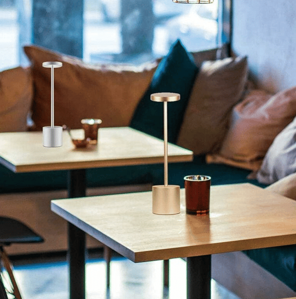 Space Silver 8,5 * 8,5 * 35,5 cm, Langaton LED-pöytälamppu, USB-lataus