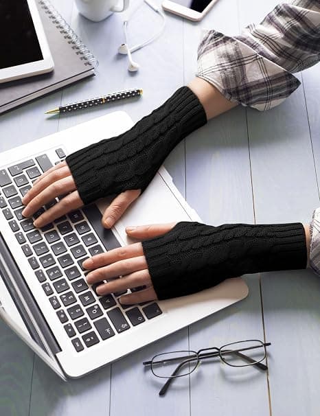 2 par fingerløse handsker strikket cashmere håndledsvarmere sort an