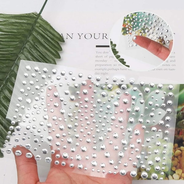 Klara Rhinestones för Ansiktsmakeup, Kristallstenar med Självhäftande Baksida för Snabb Applicering på Hud och Naglar, Förhöjer Din Festliga Look (3mm,