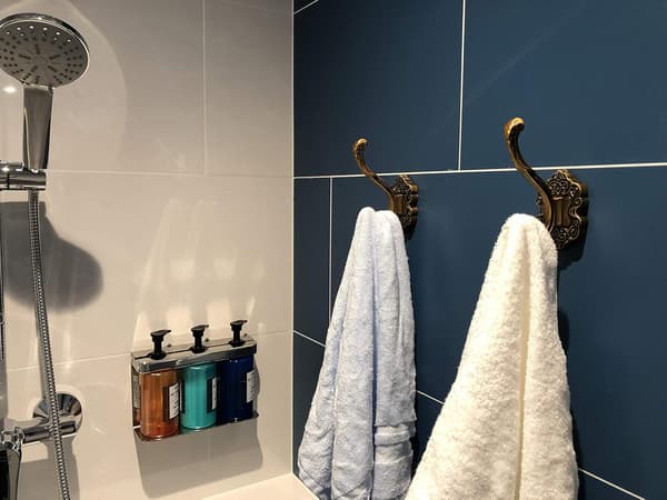 Set med 2 väggkrokar i antik mässing i vintagestil