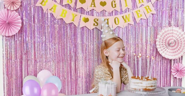 (2 kpl, 1x2,5 m) Vaaleanpunainen folioverho taustaksi, kimalteleva tinsel