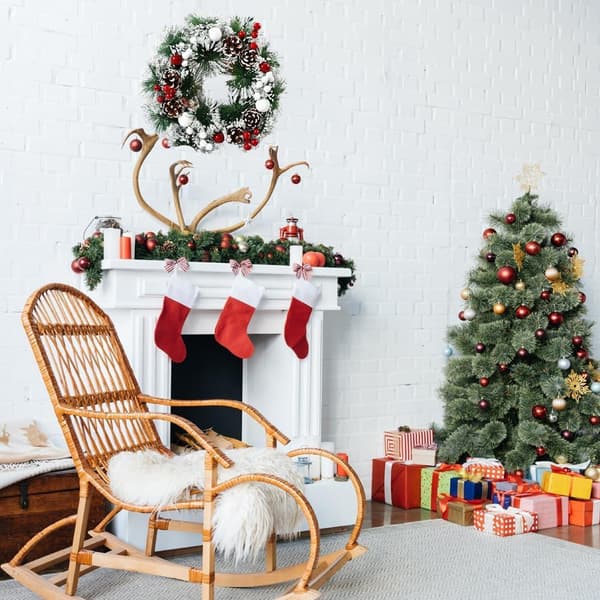 Julekrans, julepynt—tre ginkgonøtter