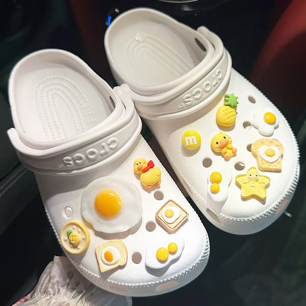 13 stk. store og små omelett-sko-tilbehør for Croc Charms for