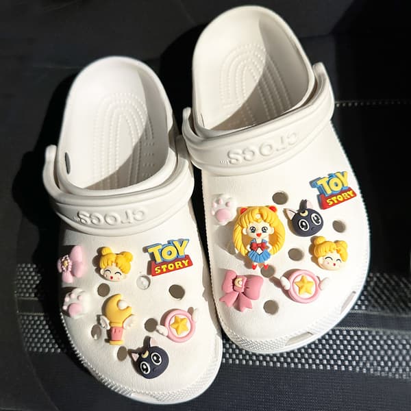 14 st TOY vacker flicka Sko Tillbehör för Croc Charms för Tee