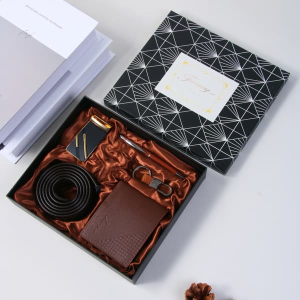 Herrset i 6 delar, brunt (plånbok + spänne + bälte + nyckelring + penna + elegant presentförpackning) brown
