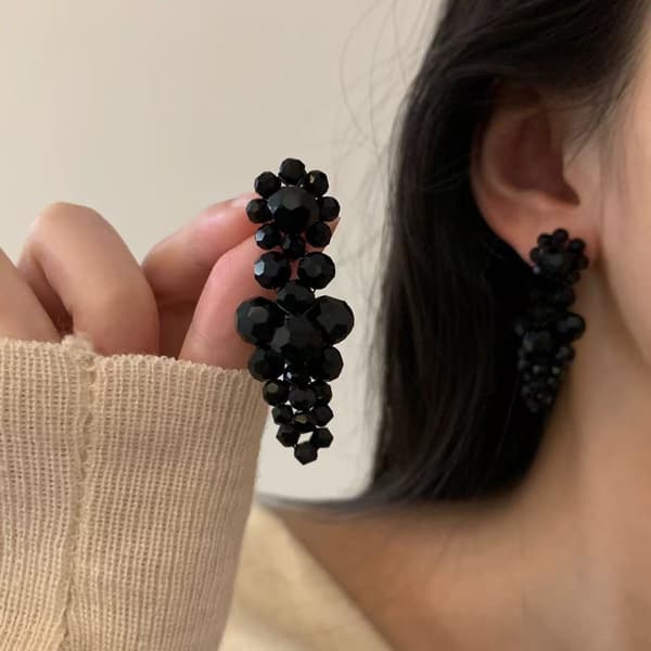 Sorte blomsterkrystaløreringe perfekte til firkantede og runde ansigter, feriechic med sofistikeret appel Black