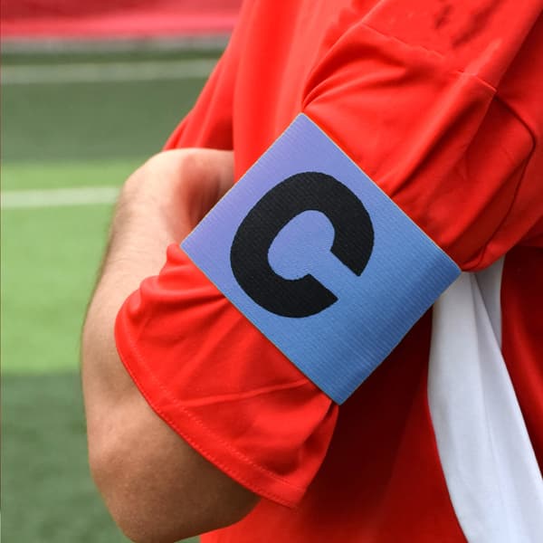 Fodboldanførerbind, justerbart C-formet design til sportstræning og holdspil, elastisk beskyttende armbind med høj elasticitet blue