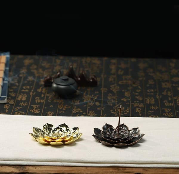 Lotus-suitsukepidike, suitsukepoltin, messinkikartio, suitsukekela