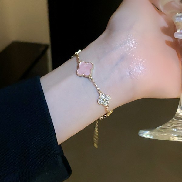 Söta Lucky Fyrklöver Berlock Armband För Kvinnor Temperam