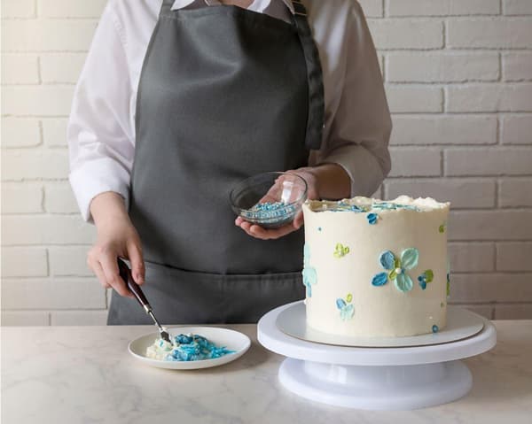 Roterende kakefat, snurrefat til kake, fat hvit