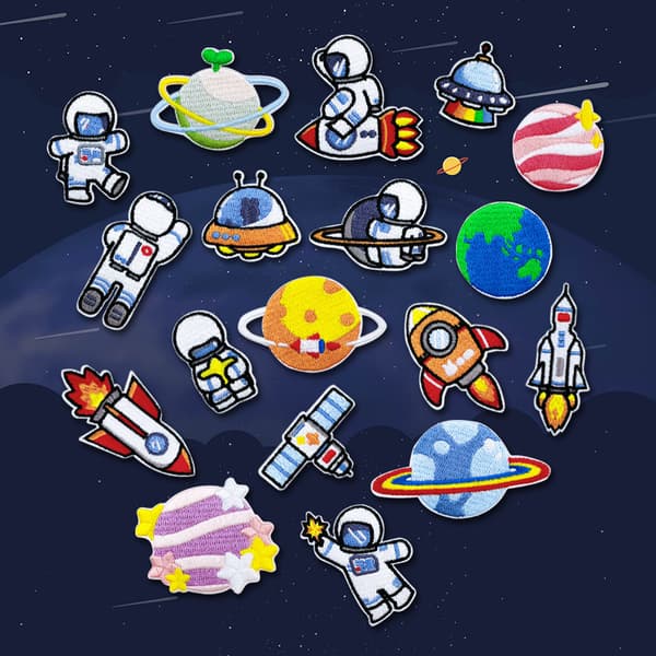 18 Planet Cartoon Astronaut Mönster Broderade Strykmärken