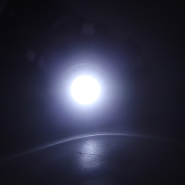 Superstark Utomhuslampa, Justerbar Ljusvinkel Uppladdningsbar LED Bröstlampa för Förbättrad Synlighet, Bekväm Användning och Lång Distans