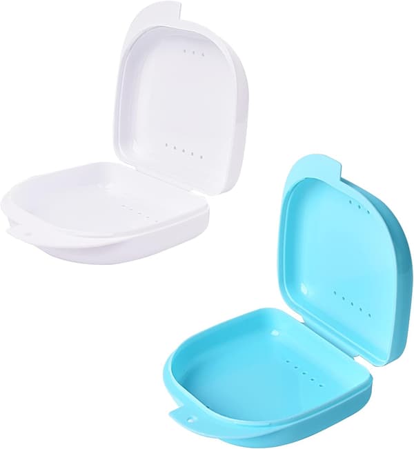 2 stk. oppbevaringsboks for tannregulering, delvis proteseboks (lys