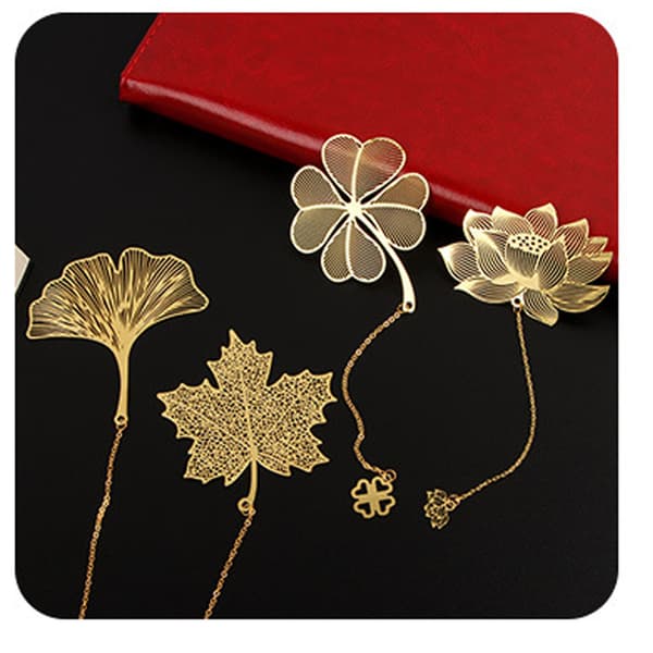 4-pack Metallbokmärken med Kedja (Guld, 4 Stilar)