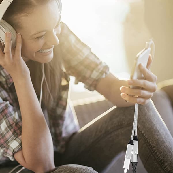 USB C -sovitin kuulokkeille ja lataukseen, USB C -jakaja 2 USB C, 2 in 1