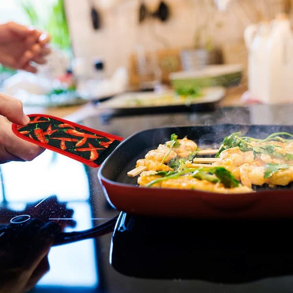 4 sett med chili-mønstrede, maskinvaskbare sklisikre trekk som passer