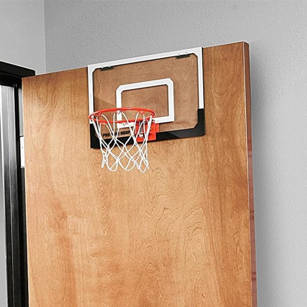 Basketkorg för rummet, i ett set med boll och luftpump,