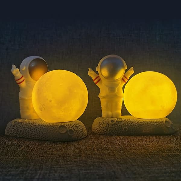 Kreativ harpiks rummand natlampe astronaut model sengepynt