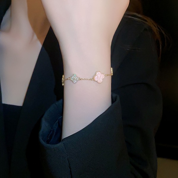 Söta Lucky Fyrklöver Berlock Armband För Kvinnor Temperam