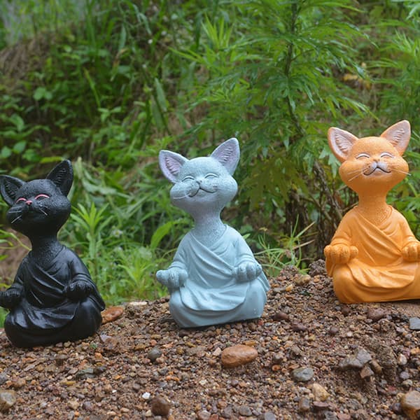 Svart mediterende kattunge-harpikspynt