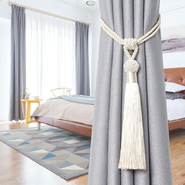 Vacker gardinspänne, set med 2 långa fluffiga gardiner i beige