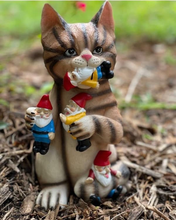 Leken kattehagegnomfigur - Beste kunstdekor for innendørs eller