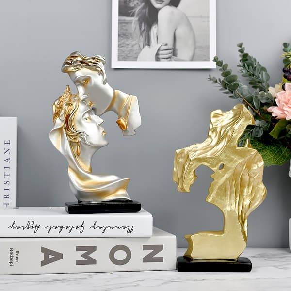 En kyss elskere statue harpiks håndverk dekorasjon (Champagne)